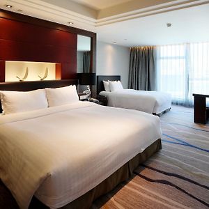 Family One-Bedroom Suite