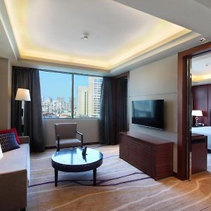 Deluxe One-Bedroom King Suite